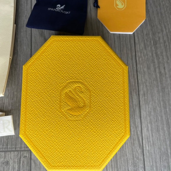 Glinda butterfly Swarovski rose gold plated necklace and earring set wicked - Picture 13 of 13